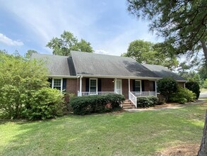 Building Photo - 21 Pineridge Dr