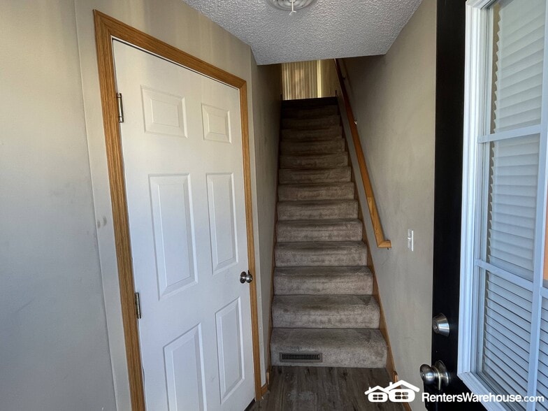 Building Photo - 16477 Timber Crest Dr SE