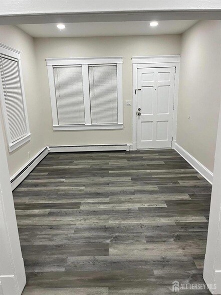 Building Photo - 28 Victoria Ave