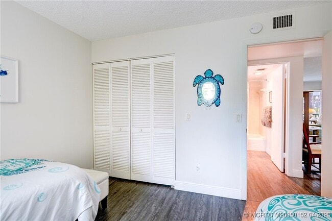 Building Photo - 5563 NE Gulfstream Way