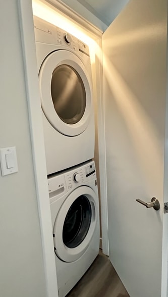 Building Photo - 244 N Almont Dr