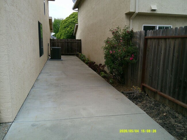 Building Photo - 1777 Daniel Ct