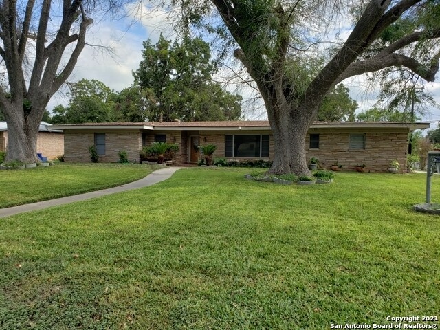 Building Photo - 600 Antler Dr