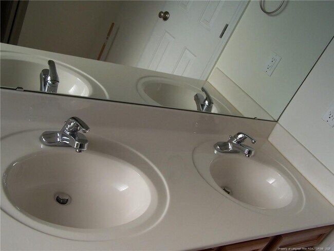 Building Photo - 1753 Cherrypoint Dr