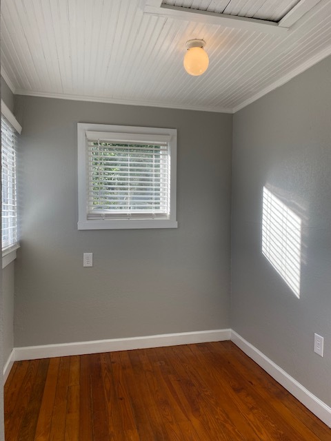 Building Photo - Adorable studio above garage! $1,150/month