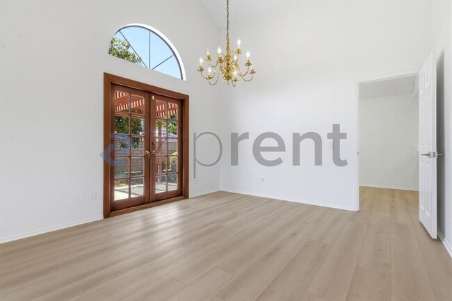 Building Photo - Unit