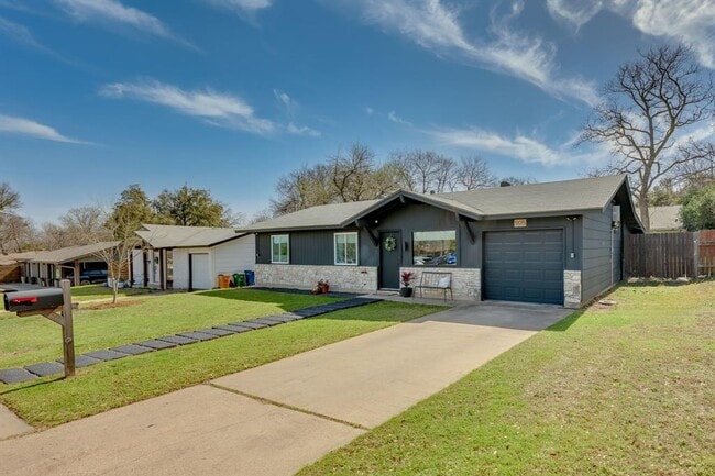 Building Photo - 905 Turtle Creek Blvd