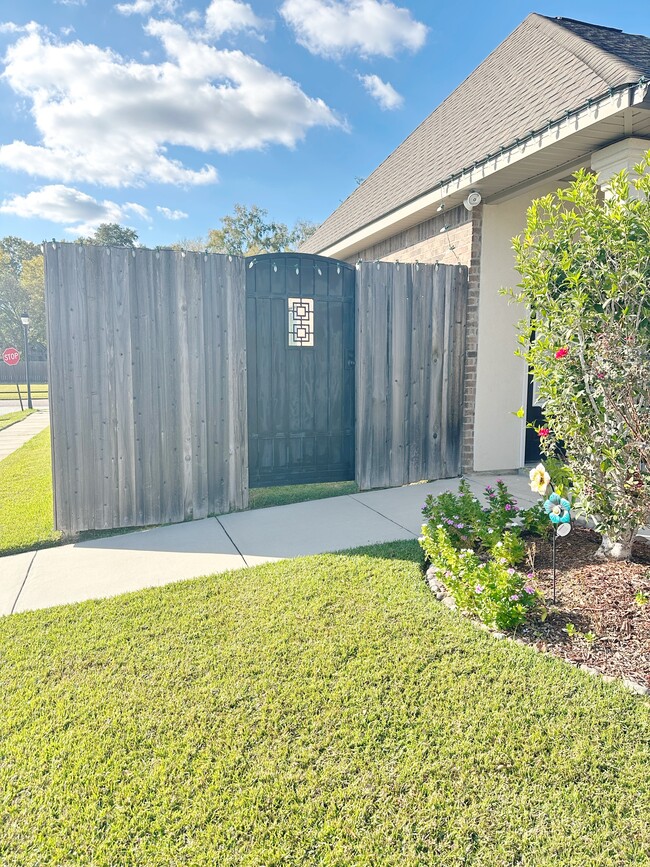 Building Photo - 4847 Juniper Park Dr