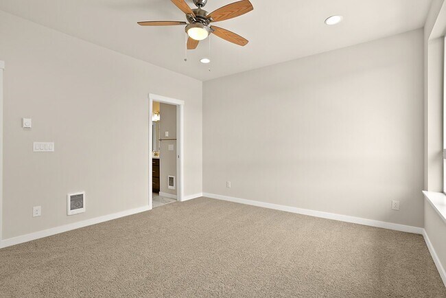 Building Photo - 14655 35th Ct NE