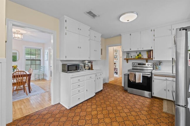 Building Photo - 3206 Kerbey Ln