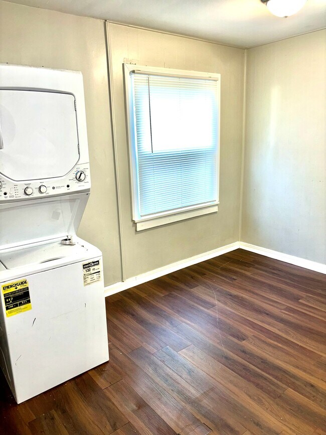 Building Photo - 3802 Parthenia Ave