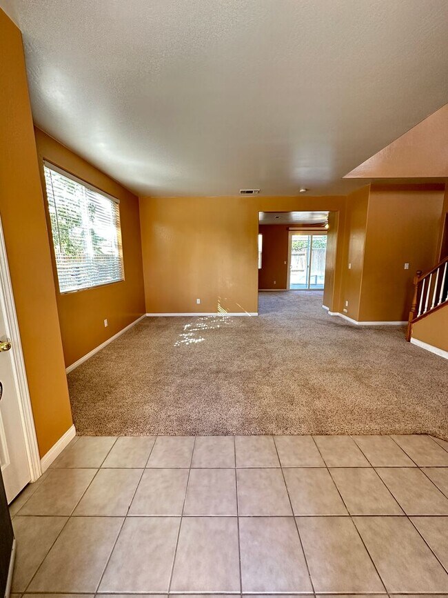 Building Photo - Charming 4-Bedroom, 3-Bathroom Home in Silver Creek