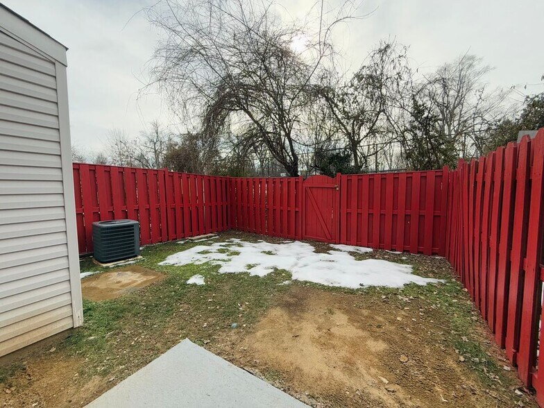 Building Photo - 2819 Banks Ct