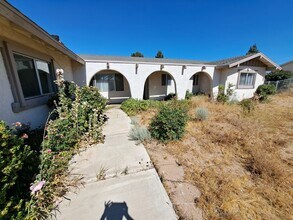 Building Photo - Don’t miss this wonderful opportunity to make this move-in-ready Phelan home yours!