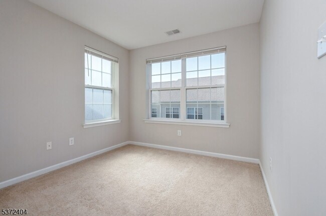 Building Photo - 1601 Hights Farm Rd S