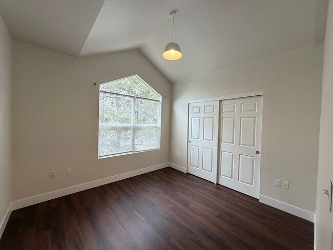 Building Photo - Remodeled Top-Level Condo in Pool Community Near Shopping & Dining