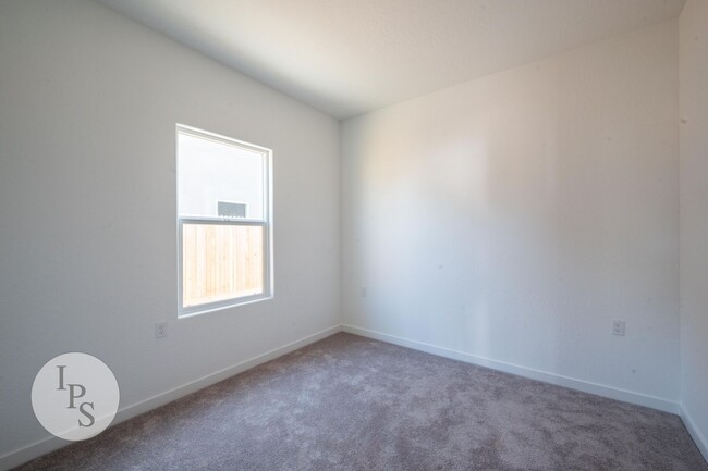 Building Photo - BRAND NEW CUSD Fresno Home, 3BR/2BA - Lots...