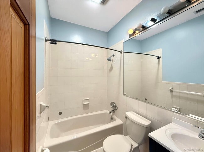 Building Photo - 70 High Point Cir