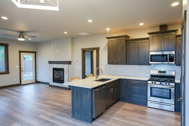 Building Photo - 14066 Rainier Loop