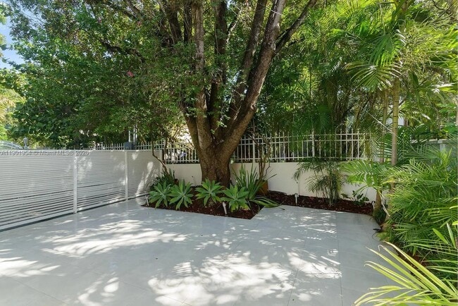 Building Photo - 3176 Mary St