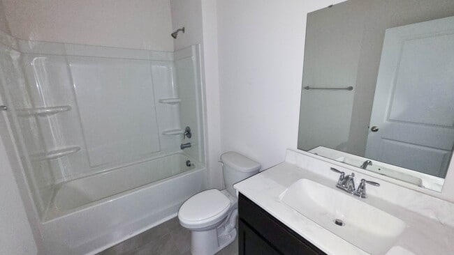 Building Photo - 3565 Bells Lk Cir