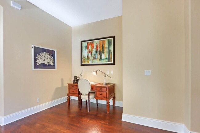 Building Photo - 124 Tulip Tree Ct