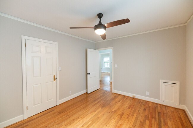 Building Photo - Lovely, Updated 3-Bedroom, 1-Bath Home in Greensboro w/ Fenced Yard