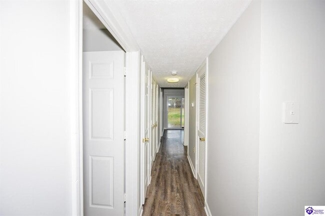 Building Photo - 623 Stewart St