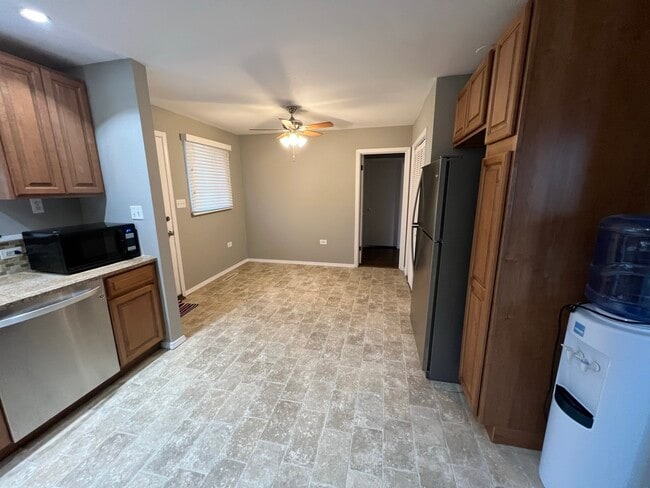 Building Photo - 440 Ida Ln