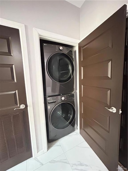 Building Photo - 1320 E Camellia Ave