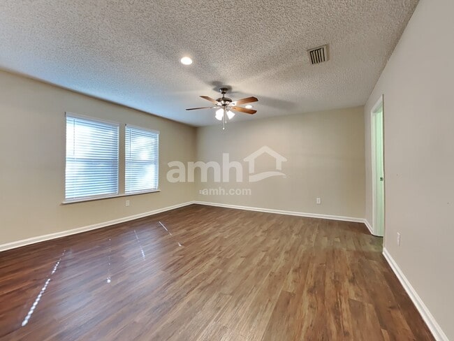 Building Photo - 9734 Hazel Lake Dr