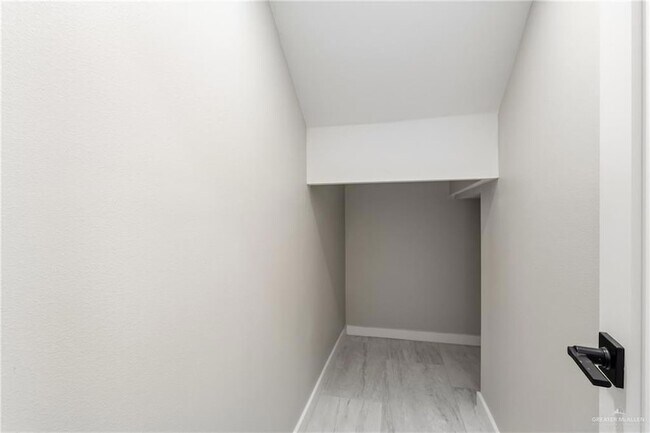 Building Photo - 2206 Corales St