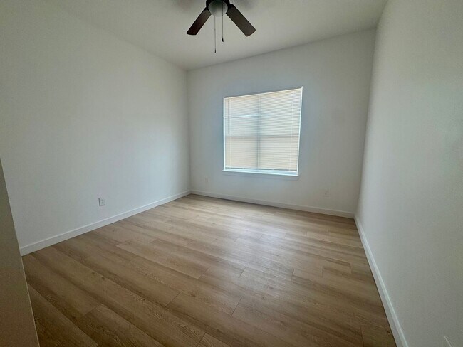 Building Photo - Spacious 3-Bedroom Duplex Near Texas Tech