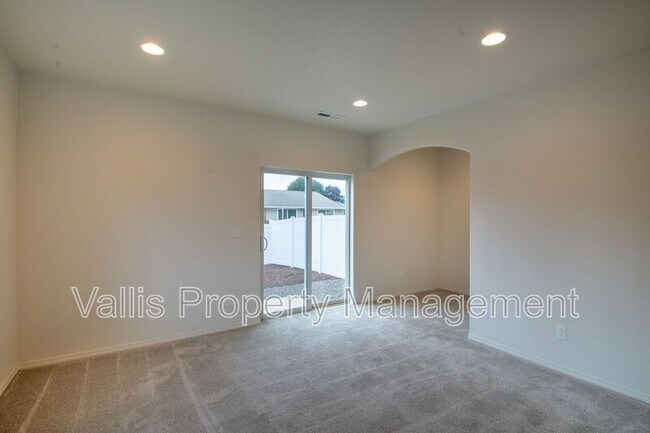 Building Photo - 4850 Heathwood St NE