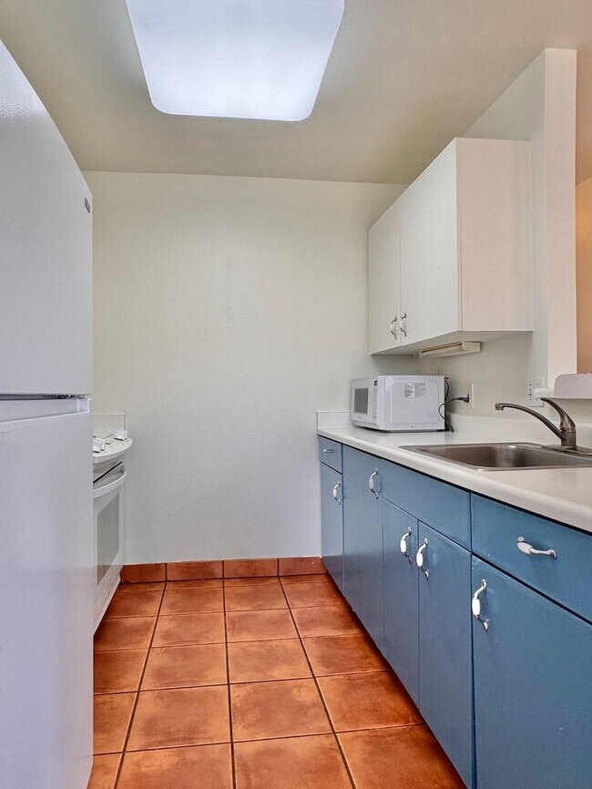 Building Photo - 2 Bed/1.5 Bath Halelani Village Condo with a Fenced Yard