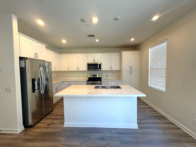 Building Photo - 1014 W Buttercup Ln