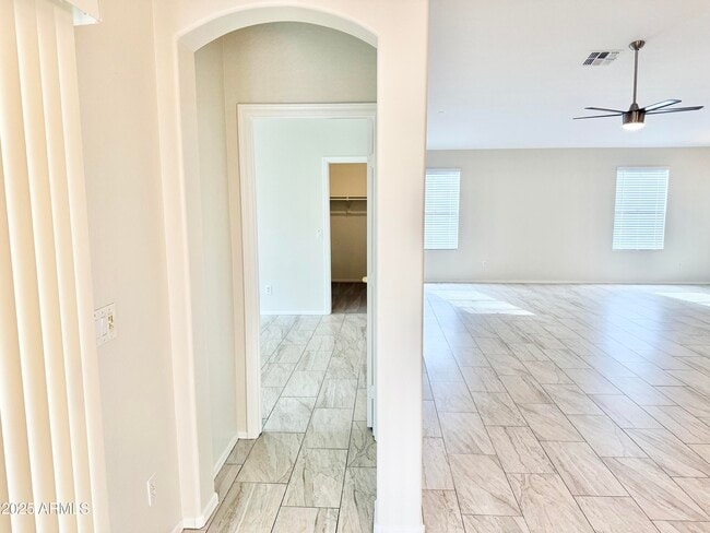 Building Photo - 13927 W Port Royale Ln
