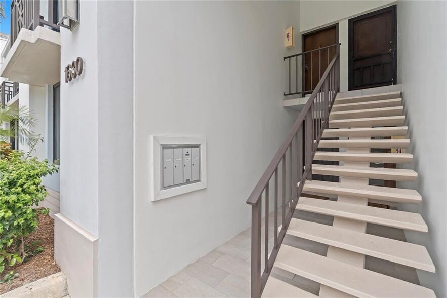 Building Photo - 1630 S Ocean Ln