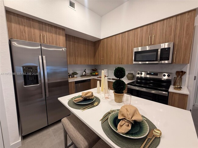 Building Photo - 2001 Van Buren St