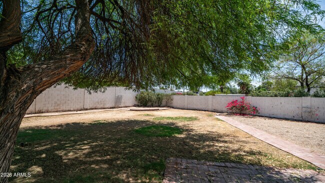 Building Photo - 648 E Tam O Shanter Dr