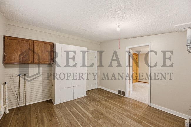 Building Photo - 1028 W Munnell Ave