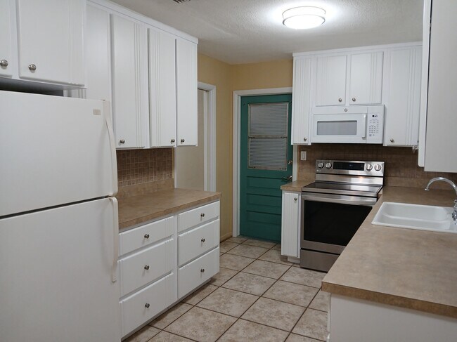 Building Photo - 5682 45th Ave N