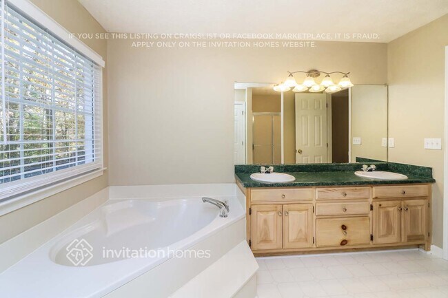 Building Photo - 2007 Laurel Cove