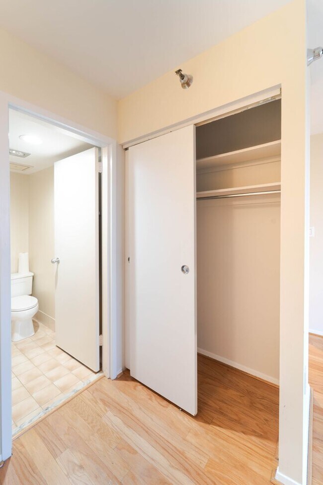 Building Photo - Contemporary 2BR/2BA Corner Condo at The Encore of McLean