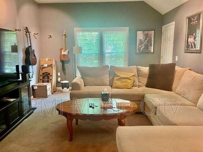 Building Photo - 333 Springhouse Cir