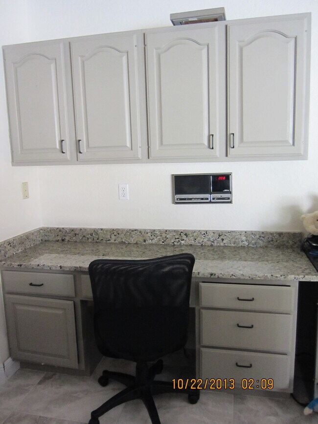 Building Photo - 6325 Winding Lake Dr