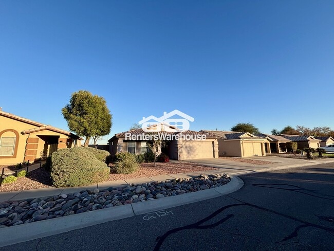 Building Photo - 2607 S 71st Dr