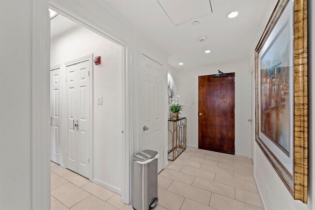 Building Photo - 651 Bering Dr