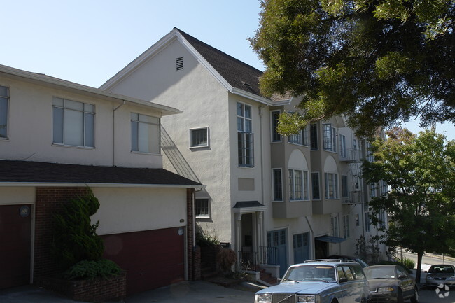 Building Photo - 470 Mandana Blvd