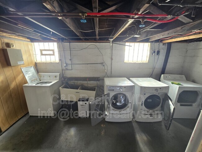 Building Photo - 2800 E 124th St